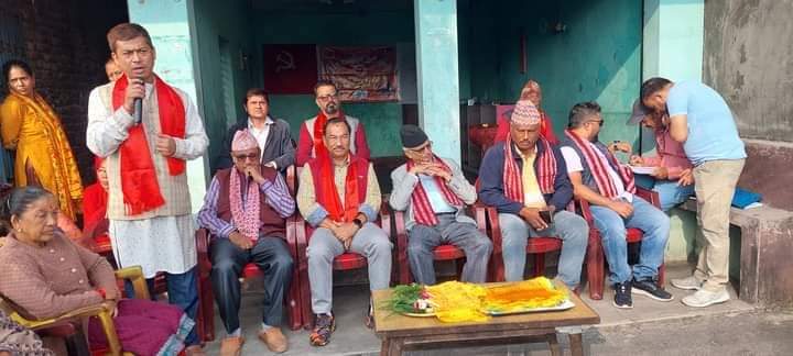 ओलीलाई हामीले ढाल्यौँ, अहिले बौलाएर हिँडे : माधव नेपाल