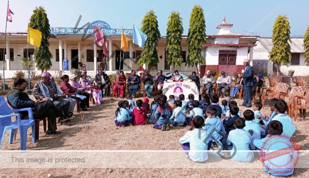 स्व.अनिता गिरीको १० औँ स्मृति दिवशमा बिद्यार्थीलाई शैक्षिक सामाग्री वितरण