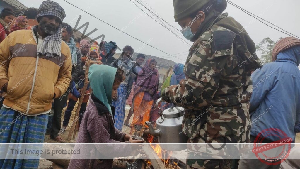 नेपाली सेनाले हरिपुरमा आगो बाल्दै बिपन्नलाई खुवायो तातो चिया