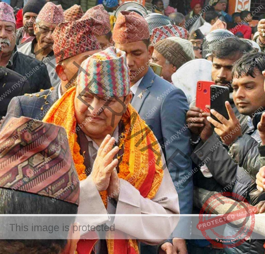 पूर्व राजा ज्ञानेन्द्रले गरे सर्लाहीमा शिव मन्दिरको दर्शन