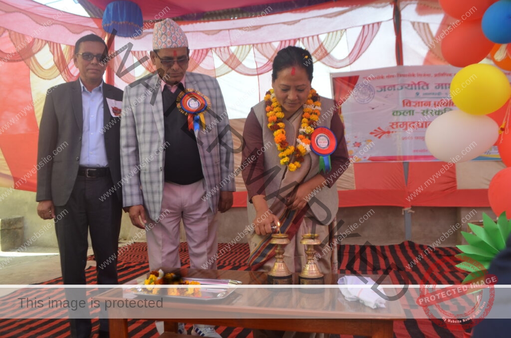 मधेश प्रदेश सांसद लुंगेलीद्वारा जनज्योती माबि लालबन्दीमा विज्ञान, प्रविधि तथा कला-संस्कृति प्रदर्शनीको उद्धाटन